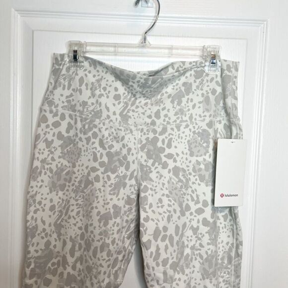Lululemon NWT Align HR Crop 21" Cheetah Camo Weightless Sweat Wicking Leggings - Picture 3 of 9